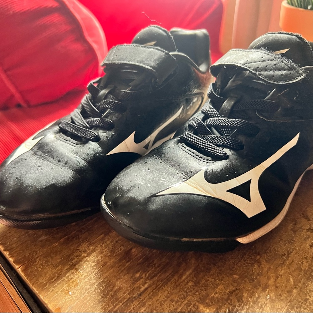 Mizuno YOUTH CLEATS size 3